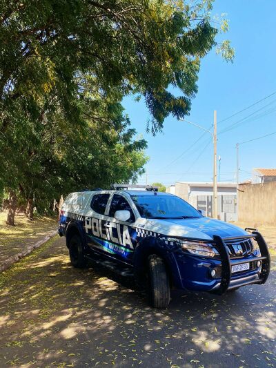 Imagem da notícia Homem é preso após invadir residência e tentar fugir da polícia em Chapadão do Sul